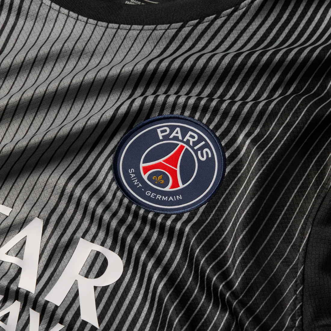 Paris Saint-Germain 2025/26 Goalkeeper Long Sleeve Nike Men's Replica Jersey Black HJ4612-010 - Image 3